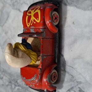 Vintage 1982 Smurfette in VF bug diecast car